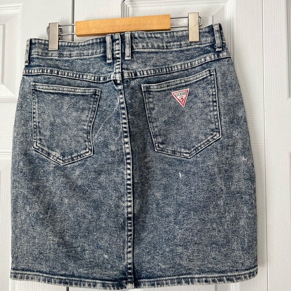 Guess acid washed buttonfly Jean skirt - Picture 2 of 7